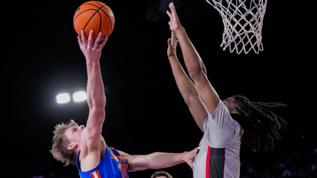 Gators forward Thomas Haugh