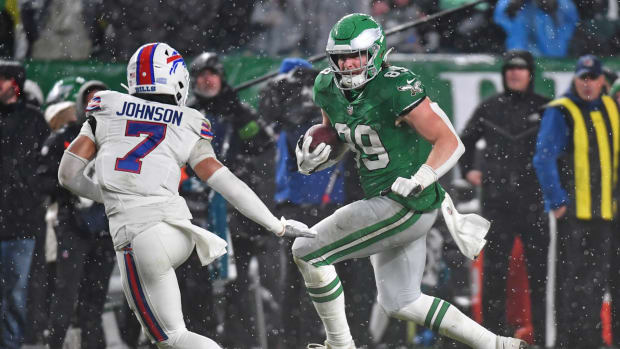Nov 26, 2023; Philadelphia, Pennsylvania, USA; Philadelphia Eagles tight end Jack Stoll (89) against Buffalo Bills cornerback Taron Johnson (7) at Lincoln Financial Field.