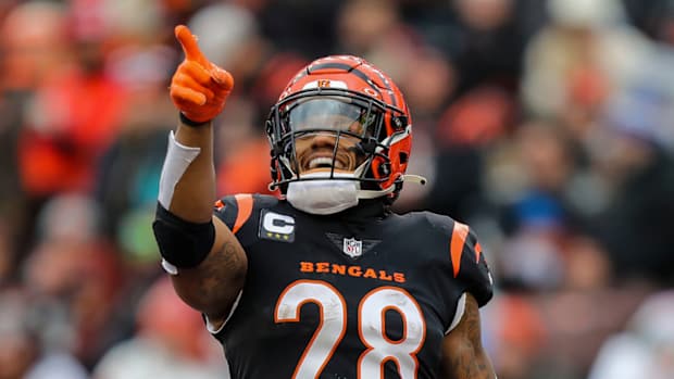 Bengals running back Joe Mixon celebrates scoring a touchdown.