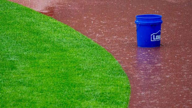 Reds rain out delay