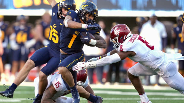 Jaydn Ott eludes a Washington State defender.