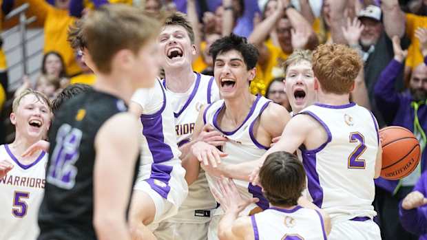 IndianaHIghSchoolTournamentScottsburgCelebrates