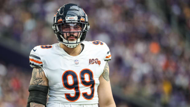 Dec 29, 2019; Minneapolis, Minnesota, USA; Chicago Bears linebacker Aaron Lynch (99) looks on during the second quarter against the Minnesota Vikings at U.S. Bank Stadium. Mandatory Credit: Brace Hemmelgarn-USA TODAY Sports