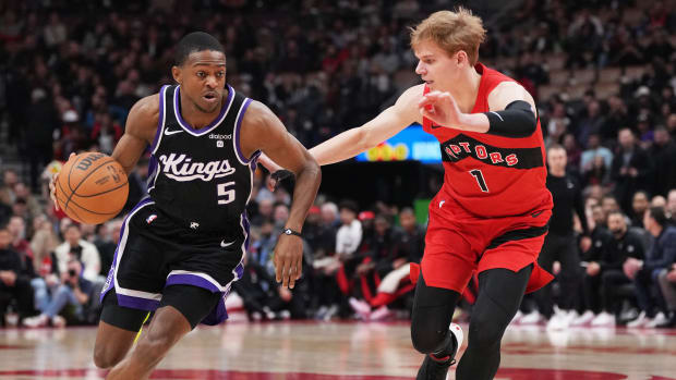 Mar 20, 2024; Toronto, Ontario, CAN; Sacramento Kings guard De'Aaron Fox (5) controls the ball as Toronto Raptors guard Gradey Dick (1) tries to defend during the first quarter at Scotiabank Arena. Mandatory Credit: Nick Turchiaro-USA TODAY Sports  