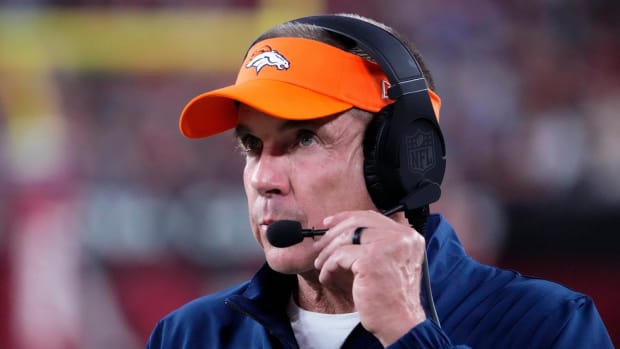 Denver Broncos head coach Sean Payton against the Arizona Cardinals during a preseason game at State Farm Stadium. Mandatory Credit: Rob Schumacher-Arizona Republic