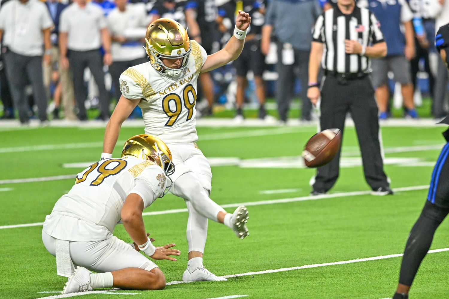 Blake Grupe attempts a field goal for Notre Dame against BYU in 2022.