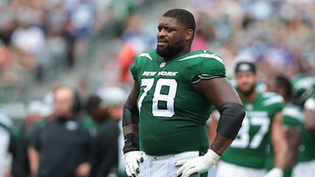 Jets' LG Laken Tomlinson (78)
