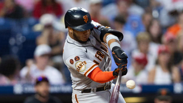 SF Giants second baseman Thairo Estrada (39) strokes an RBI in extra innings against the Philadelphia Phillies (2023)