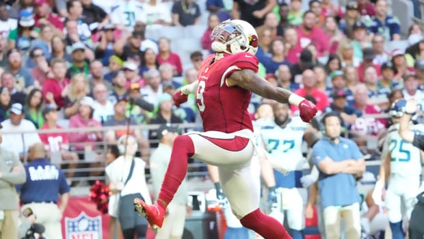 Arizona Cardinals linebacker Isaiah Simmons (9) celebrates a sack against the Seattle Seahawks during the third quarter at State Farm Stadium in Glendale on Nov. 6, 2022.