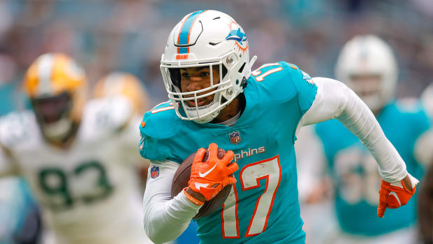 Dolphins wide receiver Jaylen Waddle running with the ball.