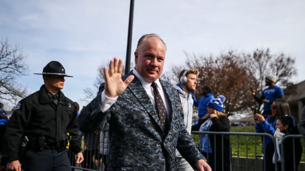 UK head football coach Mark Stoops greets the fans lining the Cat Walk before the game against rival Louisville in Saturday's Governors Cup college football game. Nov. 26, 2022. Louisville Vs Kentucky 2022 Football
