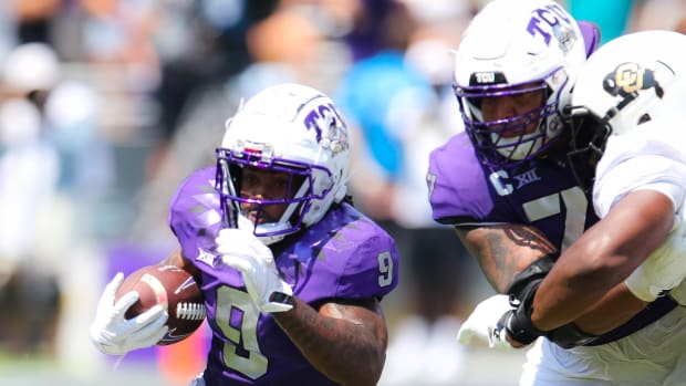 Running back Emani Bailey takes off against Colorado.