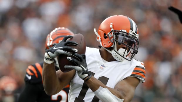 Dec 11, 2022; Cincinnati, Ohio, USA; Cleveland Browns wide receiver Donovan Peoples-Jones (11) makes the catch during the third quarter against the Cincinnati Bengals at Paycor Stadium. Mandatory Credit: Joseph Maiorana-USA TODAY Sports