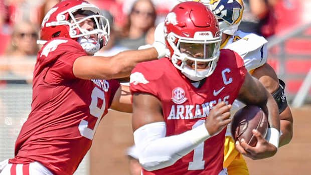 Razorbacks quarterback KJ Jefferson running behind block by Luke Hasz