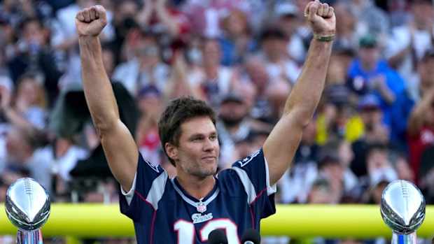 To, Brady celebra durante homenaje de Patriots