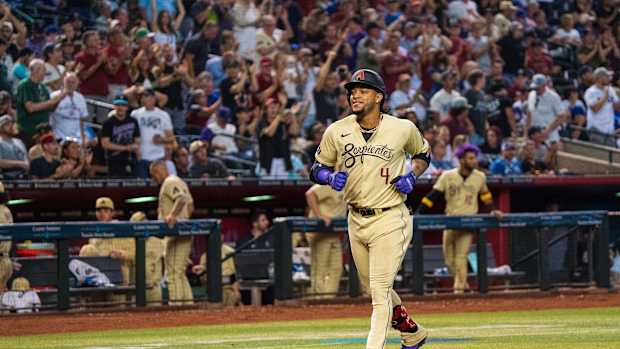 Ketel Marte jogs home after 6th inning homer against Cubs at Chase Field September 17, 2023
