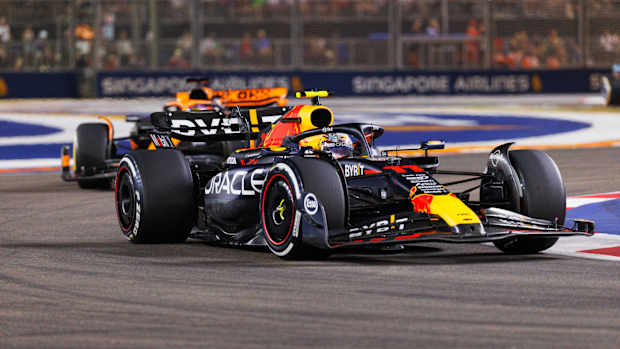 Checo Pérez en el circuito de Singapur