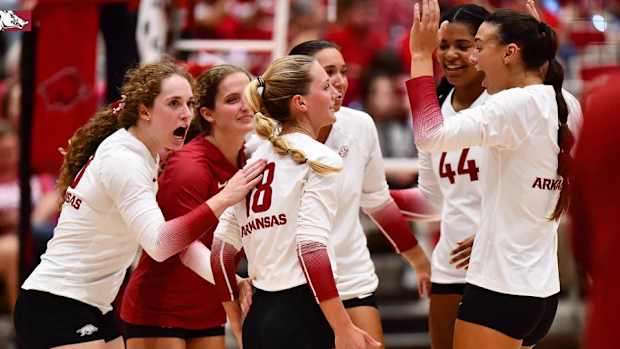 Hannah Hogue celebrates with her teammates against South Carolina Gamecocks