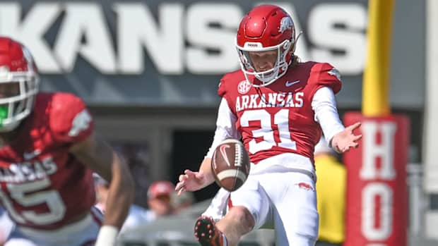 Razorbacks punter Max Fletcher against Cincinnati in 2022