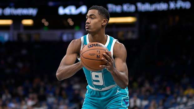 HornetsMagicBasketball (10)