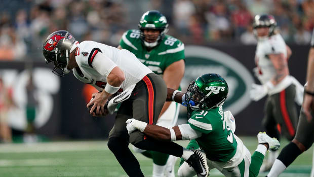 Jets' CB Craig James sacks Buccaneers' QB Kyle Trask