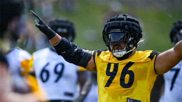 Pittsburgh Steelers defensive tackle Breiden Fehoko
