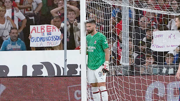 Olivier Giroud pictured wearing Mike Maignan's goalkeeper jersey during AC Milan's 1-0 win at Genoa in October 2023