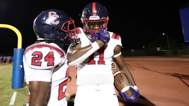 4-star edge rusher Noah Carter celebrates a touchdown