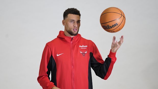  Chicago Bulls guard Zach LaVine (8) during Chicago Bulls Media Day 