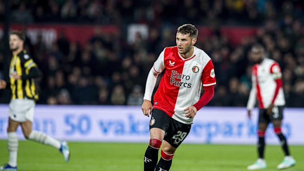 Santiago Giménez en uniforme del Feyenoord