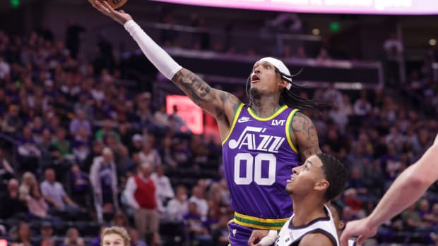 Utah Jazz guard Jordan Clarkson (00) lays the ball up to the basket during the second half against the Sacramento Kings at Delta Center.