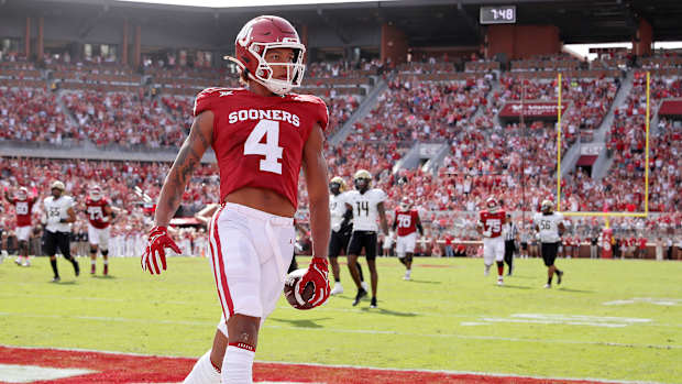Oklahoma's Nic Anderson (4) scores touchdown in the first half of the college football game between the University of Oklahoma Sooners and the University of Central Florida Knights at Gaylord Family Oklahoma-Memorial Stadium in Norman, Okla., Saturday, Oct., 21, 2023.