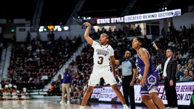Transfer Lauren Park-Lane in her Mississippi State debut.