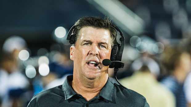 COACH MIKE MACINTYRE vs UCONN 10092022 - 71866