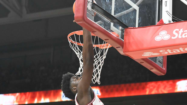 Razorbacks Makhi Mitchell with an easy putback against Gardner-Webb