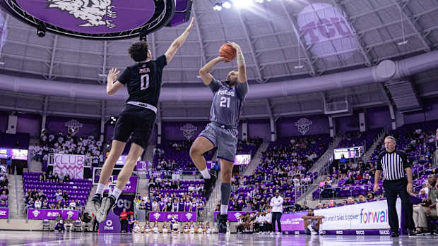 JaKobe Coles fadeaway against Omaha