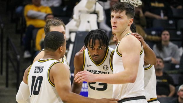 Mizzou players huddle on the court, Memphis at Missouri, Nov, 10, 2023