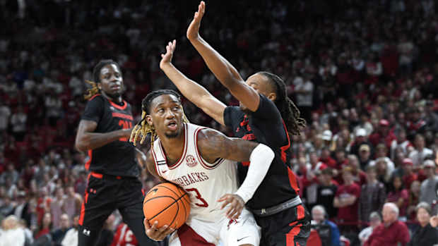 Razorbacks point guard El Ellis looking inside against Gardner-Webb
