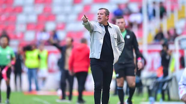 Ricardo Carbajal Director Tecnico de Puebla durante el partido Necaxa vs Puebla