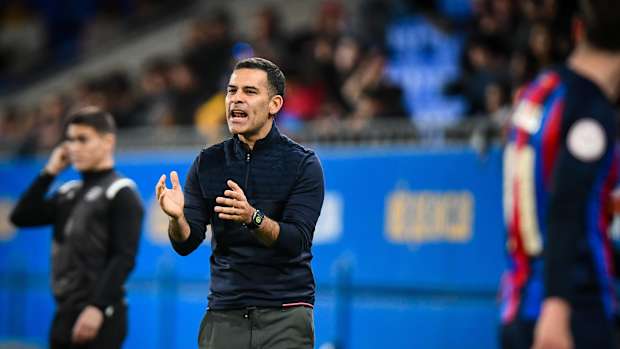 Rafael Marquez dirigiendo al equipo juvenil