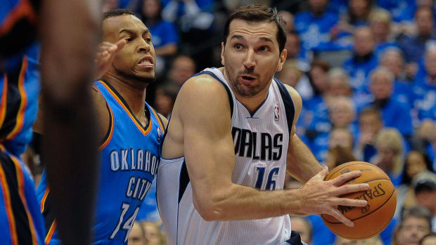 Peja Stojakovic in a game for the Dallas Maverics
