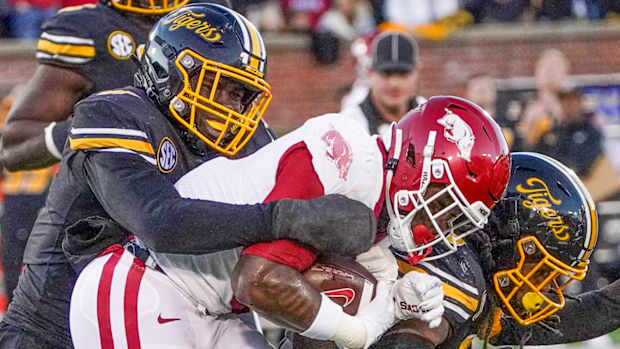 Razorbacks' Raheim "Rocket" Sanders running against Missouri in 2022