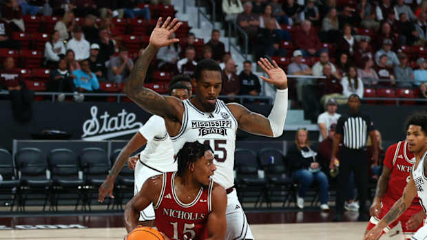 Forward Jimmy Bell Jr.