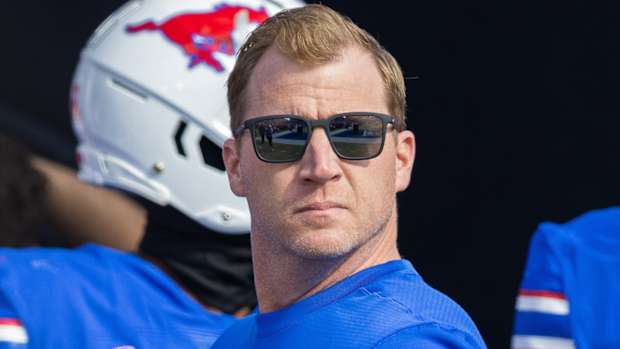SMU coach Rhett Lashlee on the sidelines against Navy