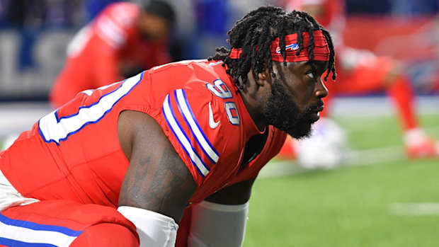 Bills defensive end Shaq Lawson (90) warming up before a game.