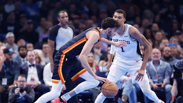 Nov 14, 2023; Oklahoma City, Oklahoma, USA; Oklahoma City Thunder forward Chet Holmgren (7) drives past San Antonio Spurs center Victor Wembanyama (1) during the second quarter at Paycom Center.