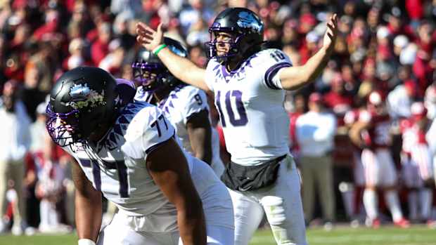 Josh Hoover pre-snap