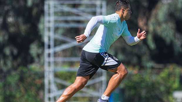 Chicharito Hernández haciendo pruebas de resistencia.