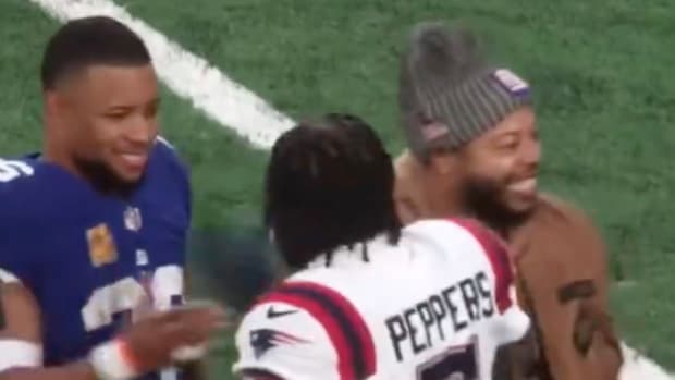 Mics Caught Patriots LB Trashing His Own Team With Four-Word Message After Loss to Giants