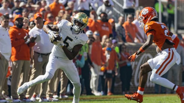 Tobias Merriweather makes a catch against the Clemson Tigers